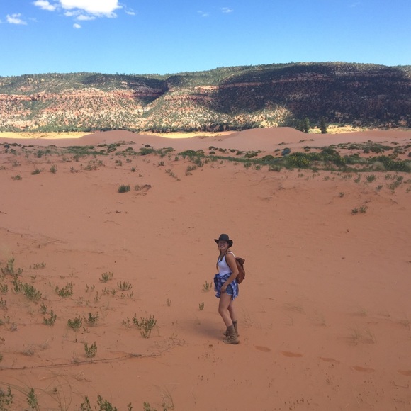 Meet your Posher, Elizabeth - Picture 3 of 3